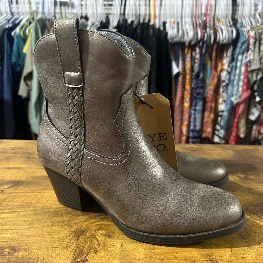 Frye & Co Daxx Stacked Heel Western Bootie in Metallic Bronze NEW Size 7